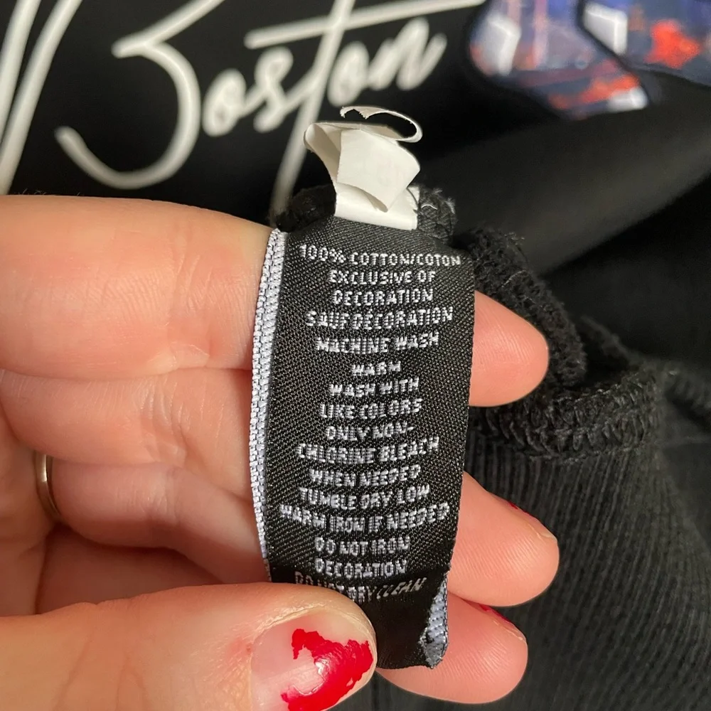 Pro Standard Boston Red Sox Crop Top Sweater - Picture 7 of 8